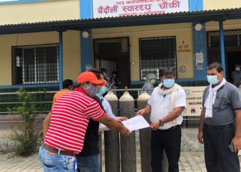 कोरोना अस्पताललाई अक्सिजन सिलिण्डर