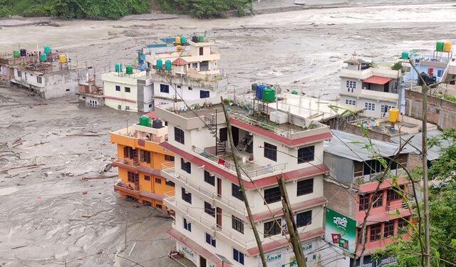 मेलम्ची खानेपानी आयोजनामा कार्यरत ७६ जनालाई हेलिकोप्टरमार्फत उद्धार, ८ सम्पर्कविहीन