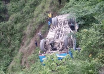 दाङ सल्यान सडकखण्डको यात्रुबाहक बस दुर्घटना , दर्जनौ घाईते