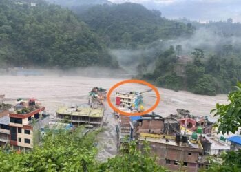 दाङको राप्ती नदिमा बाढी आउँदा चार जना बिच टापुमा फसे, उद्दार गर्न सुरक्षाकर्मी परिचालन