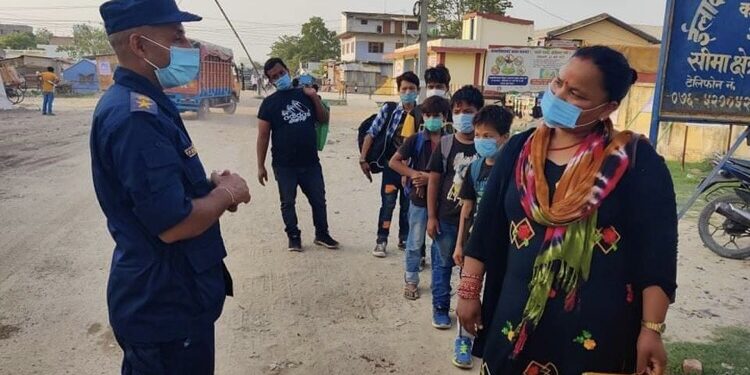 कोरोनाकै बिच कृष्णनगर नाकाबाट रोजगारीका लागि भारत जाने बढे