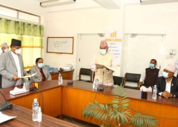 राष्ट्रियसभाध्यक्ष तिमिल्सिनाले नवनिर्वाचित राष्ट्रियसभा सदस्य दृगनारायण पाण्डेयलाई पद तथा गोपनीयताको शपथ दिलाए