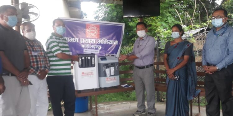 साझा प्रयासबाट बुद्धभूमि नगरपालिकालाई २ थान अक्सिजन कन्सन्टेटर मेशिन हस्तान्तरण