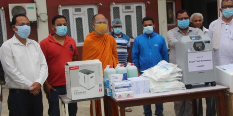 सामुदायिक अस्पताललाई ६ लाख बराबरको स्वास्थ्य सामाग्री