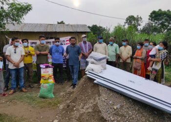 तरुण दल र नेबि संघद्वारा बिपन्न परिवारलाई घर निर्माण सामाग्री खाद्यान्न तथा लत्ता कपडा