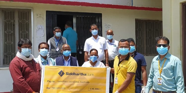 कोभिड माहामारी विरुद्ध सिद्धार्थ बैंक द्वारा गाउंपालिकालाई २ लाख रुपैया सहयोग