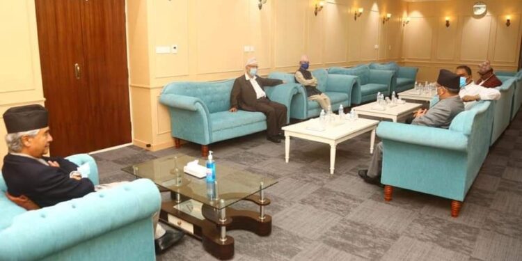 सत्तारुढ गठबन्धनको बैठक सिंहदरबारमा जारी