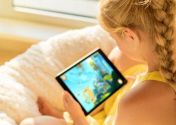 फोनको लतबाट बालबालिकालाई कसरी  जोगाउने ?