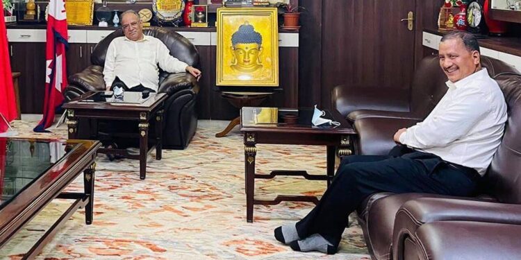 प्रचण्ड र विप्लवबीच  वर्षौपछि खुमलटारमा  भेटवार्ता