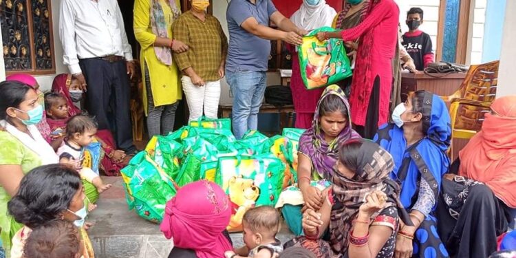 ३० महिलाहरुलाई पौष्टिक आहारा वितरण