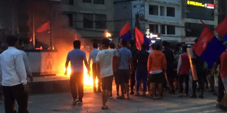 बुटवलमा युवासंघले निकाल्यो मसाल जुलुस