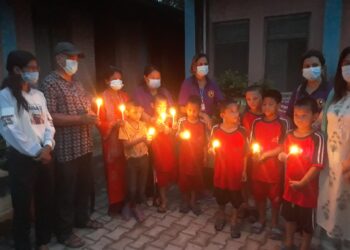 सुस्मिता के.सी.को एक वर्षे पुण्य तिथिमा अनाथ बालबालिकालाई भोजन