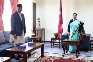 राष्ट्रपतिलाई भेटेर फर्किए प्रधानमन्त्री