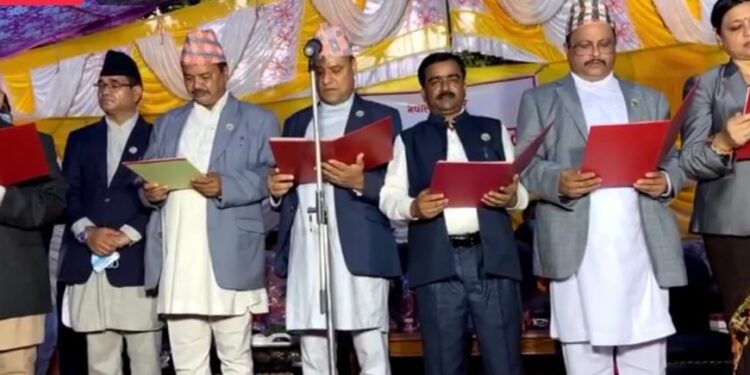 लुम्बिनी प्रदेशका मुख्यमन्त्री र मन्त्रीहरुले लिए शपथ