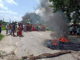 युवतीको हत्या भएको भन्दै राजमार्ग अवरुद्ध
