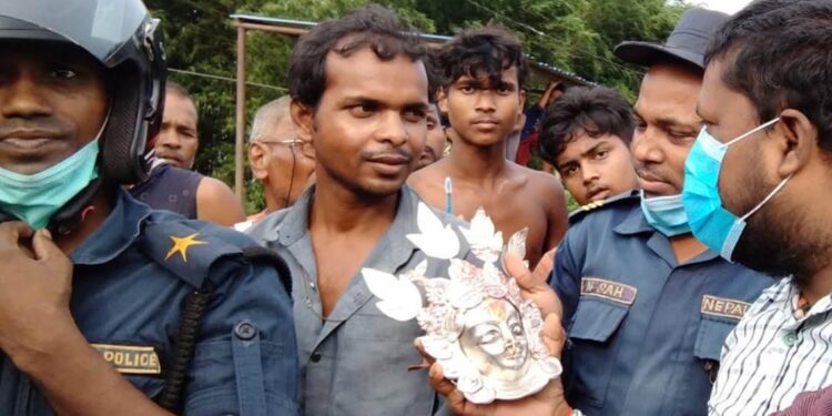 छिन्न मस्ता शक्तिपीठबाट चोरी भएको मुकुट फेला
