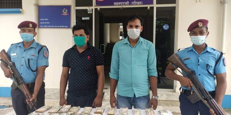 श्रोत नखुलेको १८ लाख ५० हजार नेपाली रुपैयाँ र ९ लाख भारतिय रुपैया सहित २ जना पक्राउ