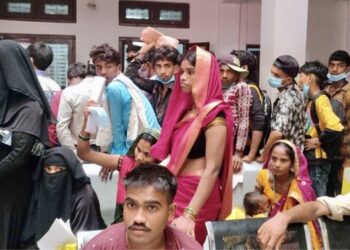 कपिलवस्तुमा नागरिकताको प्रमाणपत्र लिनेहरुको भीड