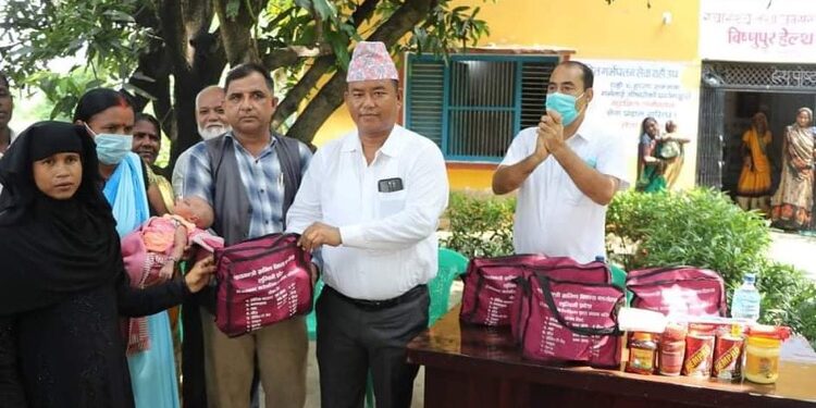 सुनौलो हजार दिनका महिलालाई पोषण किटको शुभारम्भ
