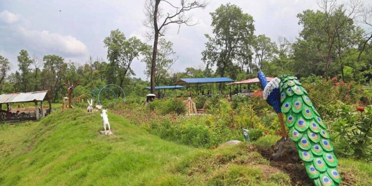 कपिलवस्तुको वाणगंगामा रहेको भाइरल उद्यानमा पर्यटकको भीड