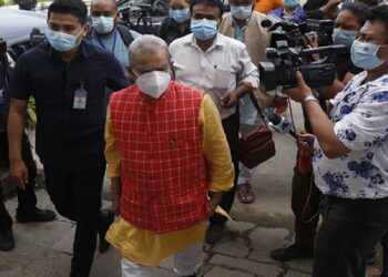 सनाखतका लागि निर्वाचन आयोग पुगे महन्थ ठाकुर पक्ष