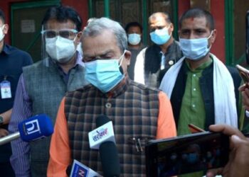 नयाँ दल दर्ताका लागि महन्थ ठाकुर निर्वाचन आयोगमा