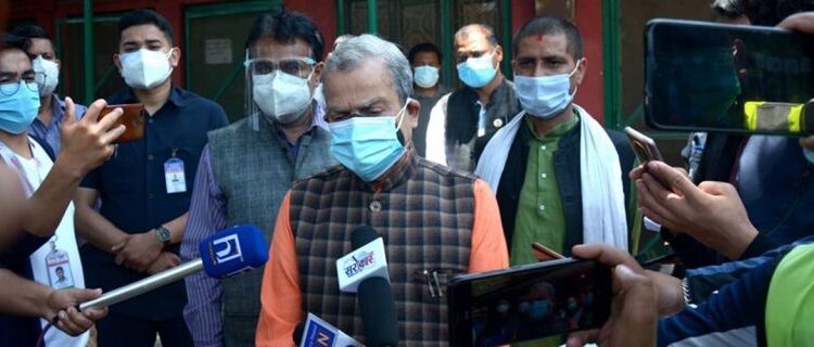 नयाँ दल दर्ताका लागि महन्थ ठाकुर निर्वाचन आयोगमा