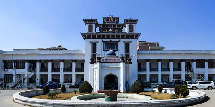 एमाले पुग्यो निर्वाचन आयोग, १४ जनाको हस्ताक्षरलाई मान्यता नदिन दबाब