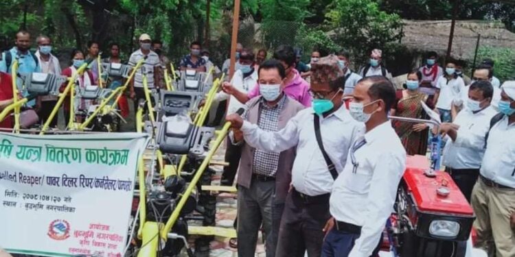 कृषियन्त्र सामाग्री वितरण