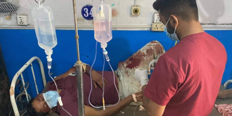 तिनाउ नदीमा जिप खस्दा ४ जना घाईते