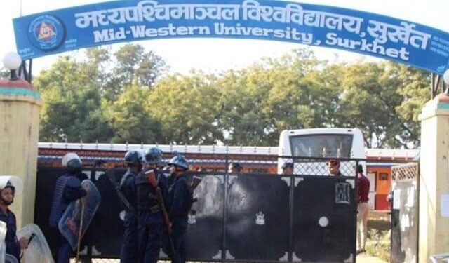 मध्यपश्चिम विश्वविद्यालयका उपकुलपतिको गाडी तोडफोड