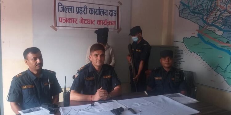 घोराहीबाट स्वचालित पेस्तोलसहित एक जना पक्राउ