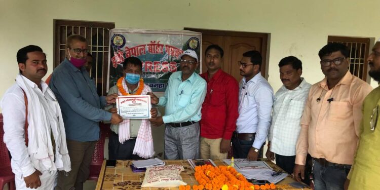पत्रकार उपाध्याय लगायत चार भारतिय पत्रकारहरुलाइ कदरपत्र सहित सम्मान