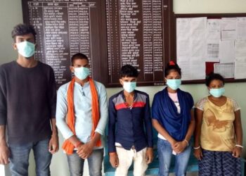 ओरकेष्ट्रा नाच्ने पाँच जना पक्राउ