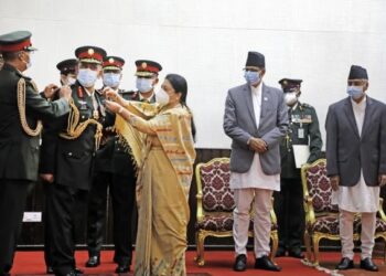 प्रधानसेनापति शर्माले लिए शपथ