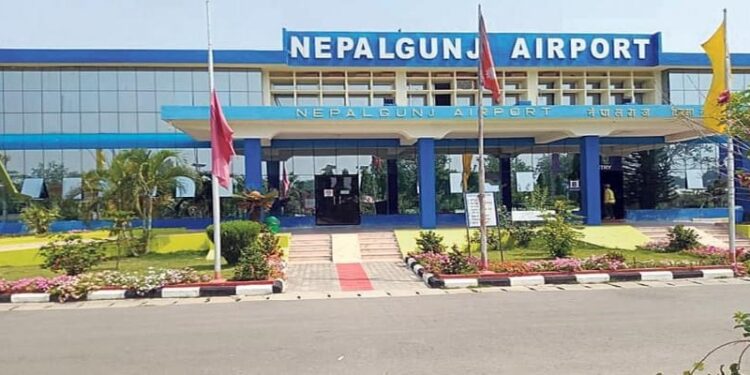 चार किलो सुनसहित नेपालगञ्ज विमानस्थलबाट दुईजना प्रहरी नियन्त्रणमा
