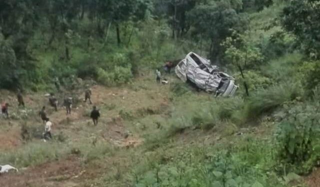 माइक्रोबस दुर्घटनामा एक यात्रुको मृत्यु, चार गम्भीर घाइते