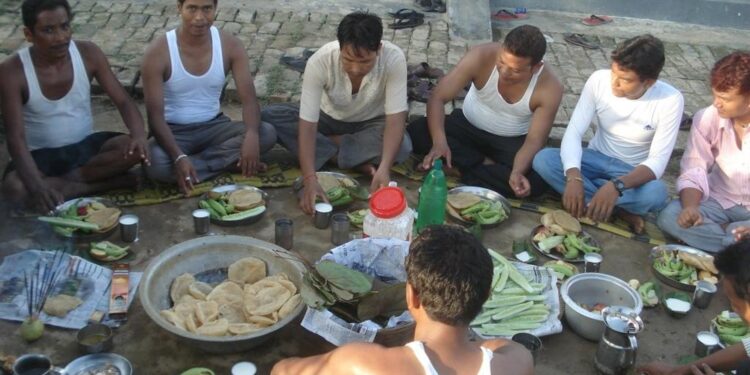 थारु समुदायमा अट्वारी पर्वको रमझम, सार्वजनिक विदा