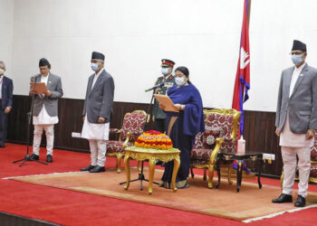 परराष्ट्रमन्त्री खड्काको शपथ बदरको माग गर्दै सर्वोच्चमा रिट