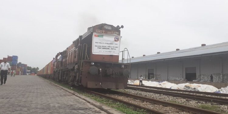 भारतबाट पहिलो पटक वीरगञ्ज आइपुग्यो निजी कम्पनीको कार्गो रेल