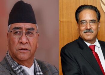प्रधानमन्त्री देउवालाई भेट्न बालुवाटारमा प्रचण्ड