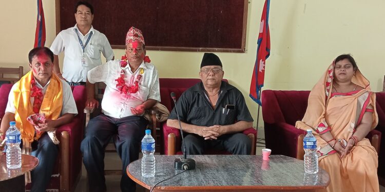 कपिलवस्तु नगरपालिकामा सेवानिवृत्त भएका २ प्राबिधक कर्मचारीको बिदाई