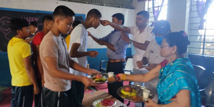 बालगृहमा रहेका बच्चाहरुले पनि दशैको अवसरमा सामुहिक टीका लगाए
