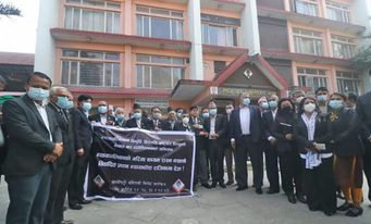 प्रधानन्यायाधीशको राजीनामा माग्दै कानुन व्यवसायीद्वारा प्रदर्शन