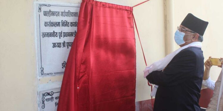 ओलीलाई राजनीतिबाटै बाहिर निकालिदिने प्रचण्डको चेतावनी