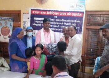 आफूले पाएको पुरस्कार राशीबाट नटुवा वालवालिकालाइ शैक्षिक सामाग्री