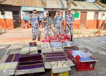 भन्सार छलेर ल्याउँदै गरेको साढे पाँच लाखभन्दा बढीको लत्ताकपडा बरामद