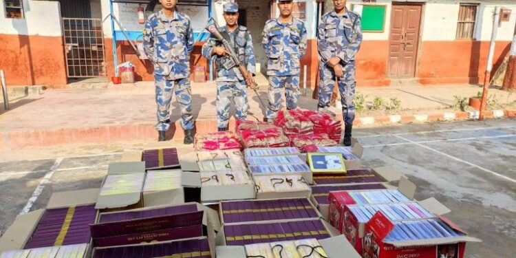 भन्सार छलेर ल्याउँदै गरेको साढे पाँच लाखभन्दा बढीको लत्ताकपडा बरामद