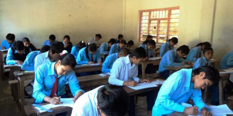 कोरोनाले शैक्षिकसत्र विथोलियो, चैतमा पूरा हुन मुश्किल
