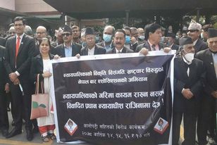 प्रधानन्यायाधीश जबराको राजीनामा माग गर्दै चौथौ दिन पनि बारको धर्ना जारी